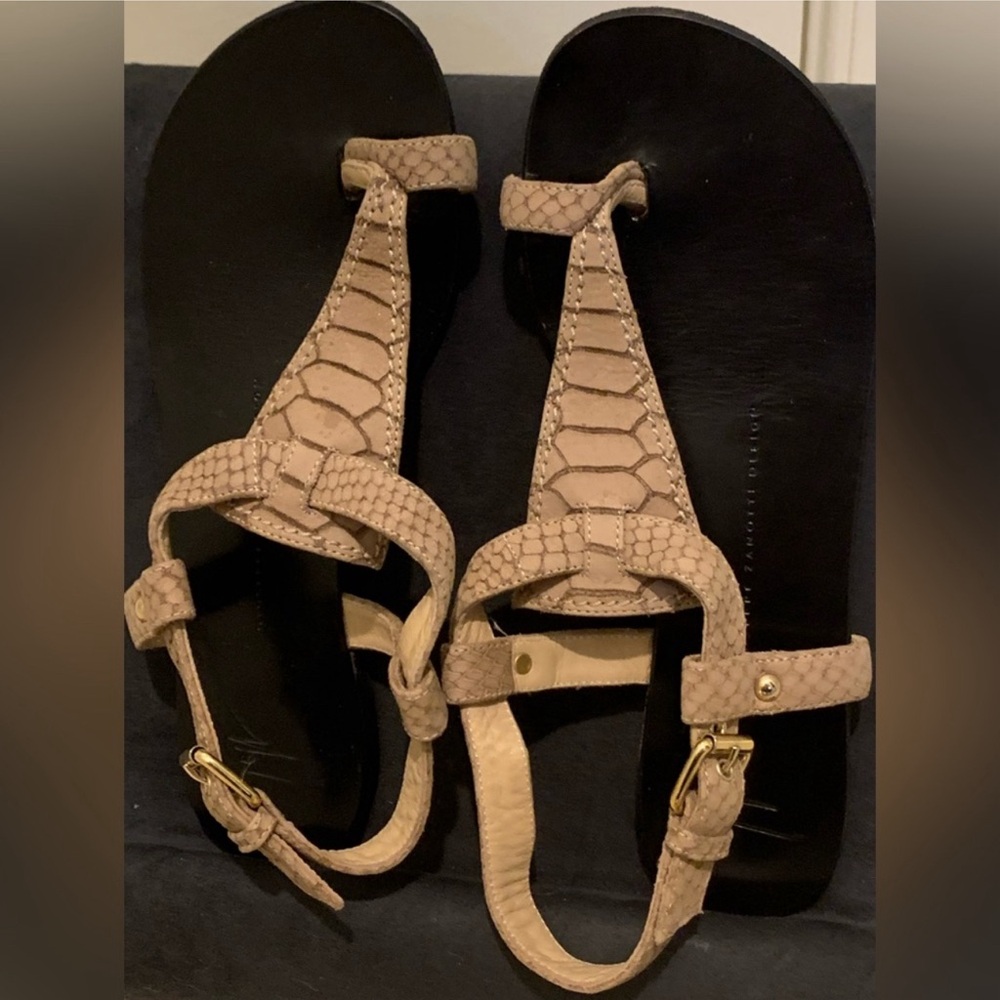 Giuseppe Zanotti| Size 7.5 Tan Strappy Sandals